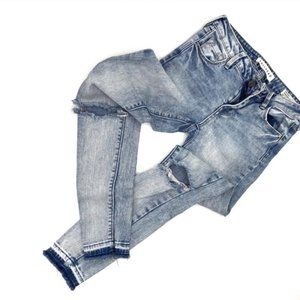 Bullhead Mid Rise Skinny Jeans 23